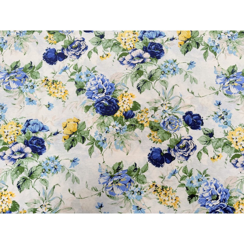 tela huertana con flores azules