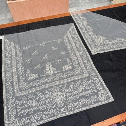 Manteleta fallera crema