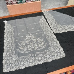 Manteleta fallera crema lentejuelas plata