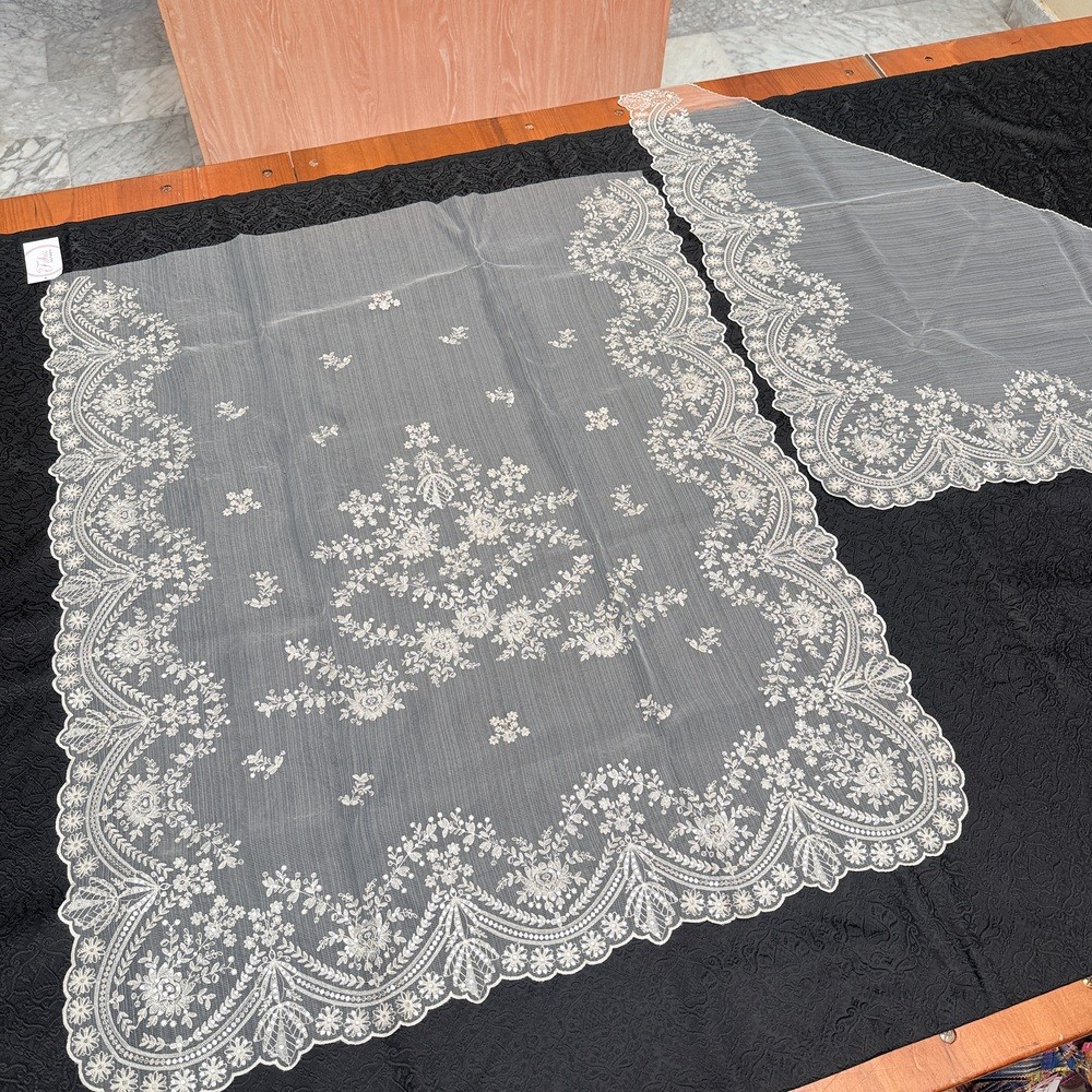 Manteleta fallera en beige para plata