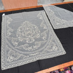 manteleta fallera con dos picos