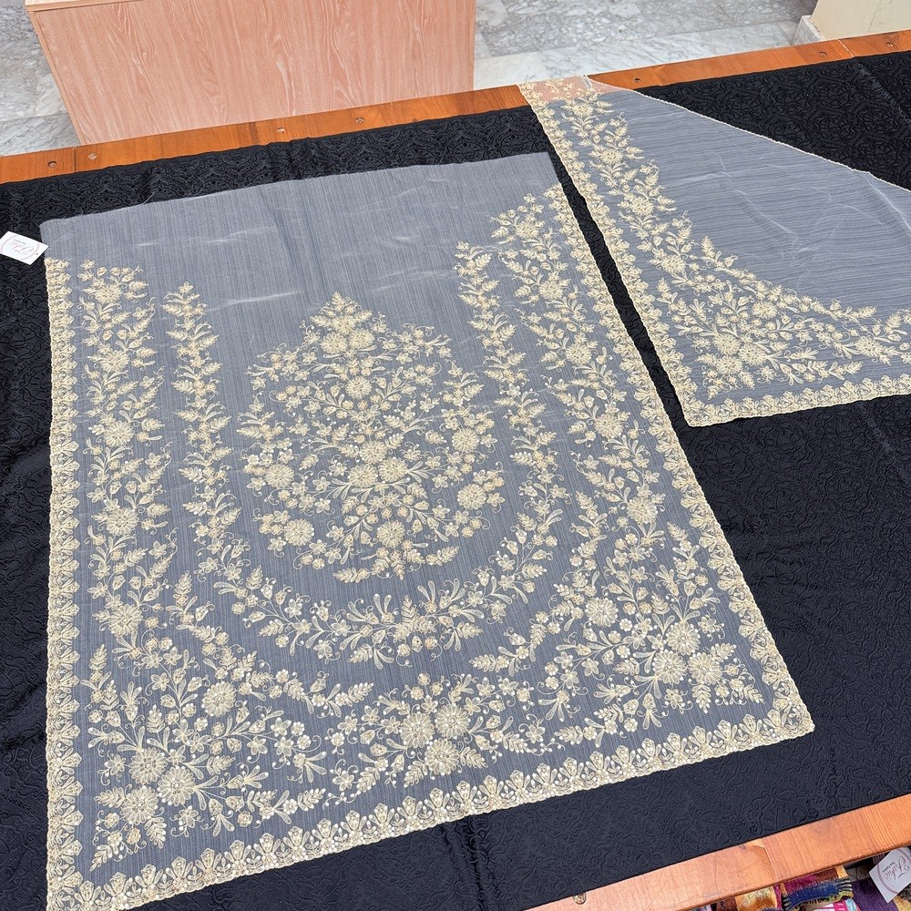 Manteleta fallera oro
