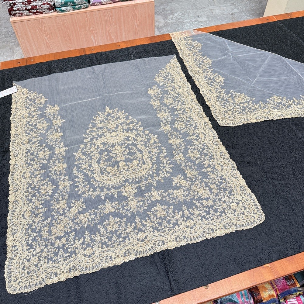 Manteleta fallera oro con lentejuelas oro