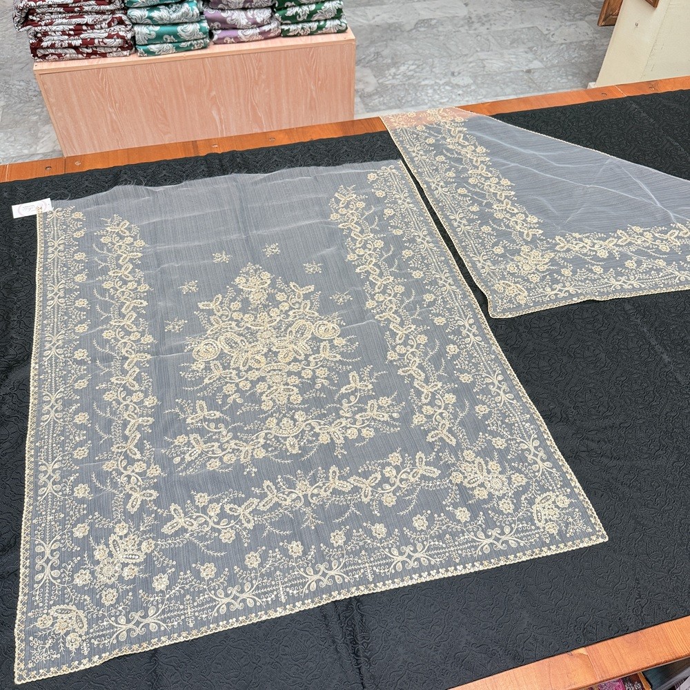 Manteleta fallera dorada