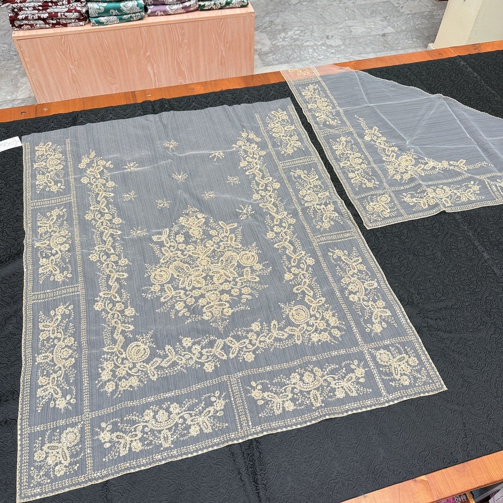 manteleta fallera oro
