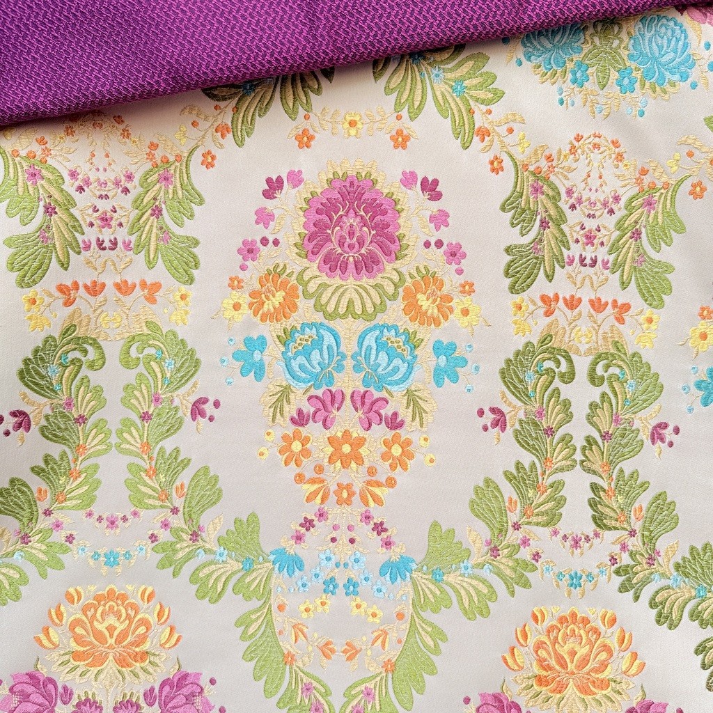 tela de fallera blanca con corpiño rosa magenta