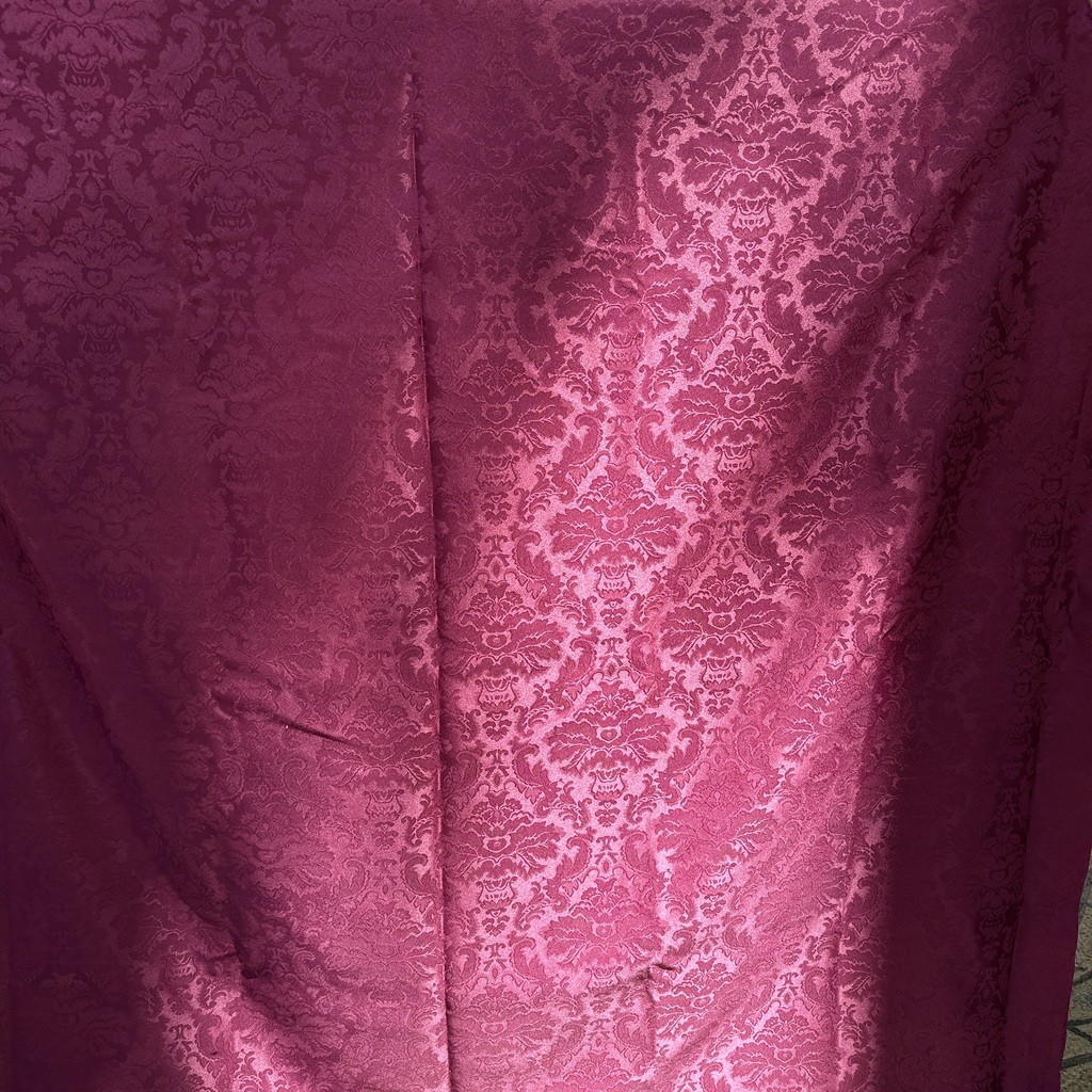 damasco rojo granate