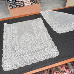 Manteleta de muselina blanca con puntilla